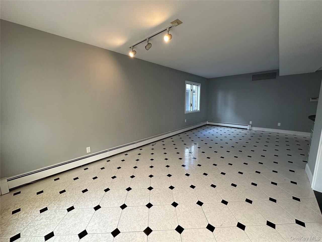 16225 89th St - Photo 2 of 11