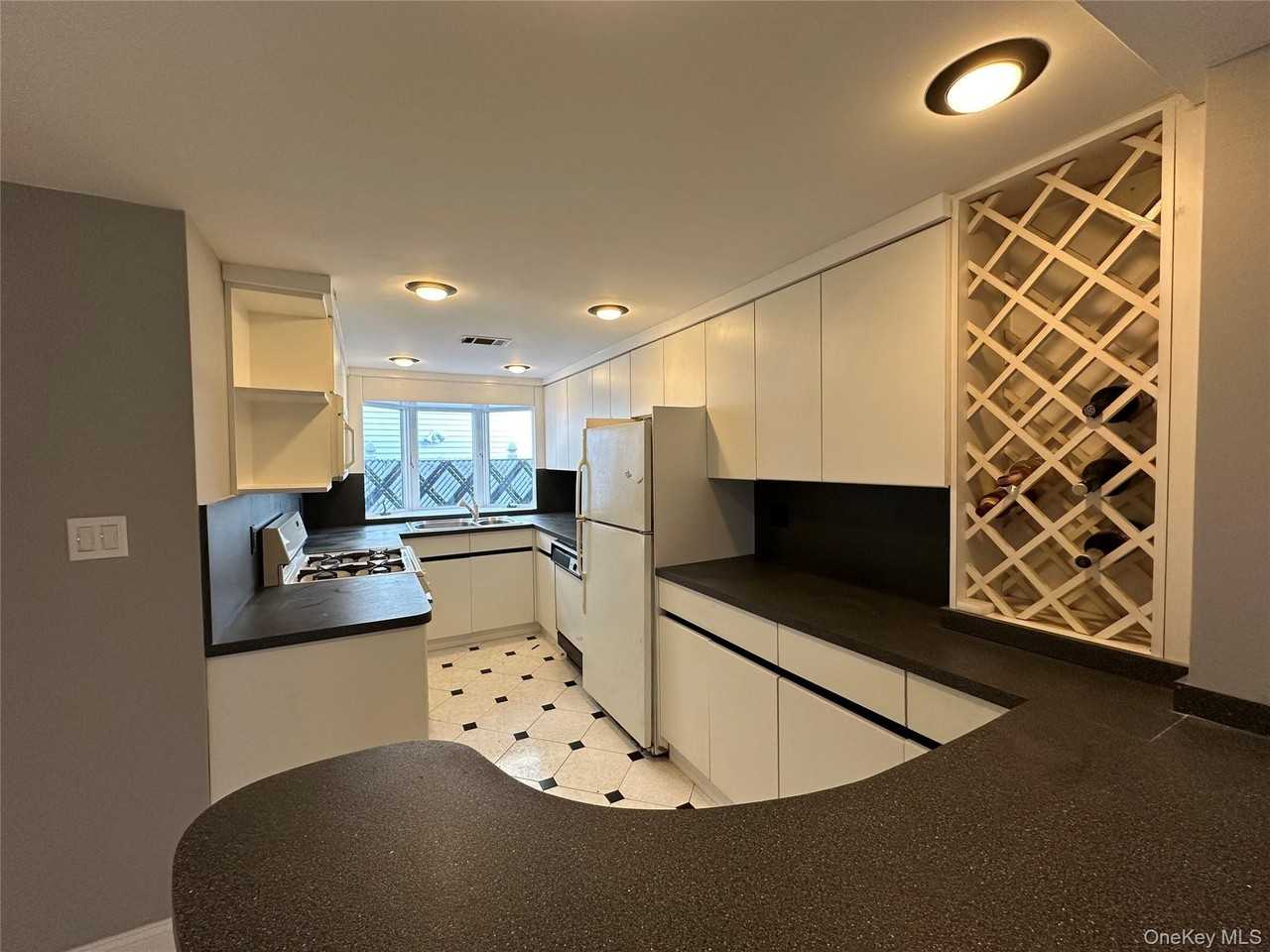 16225 89th St - Photo 3 of 11