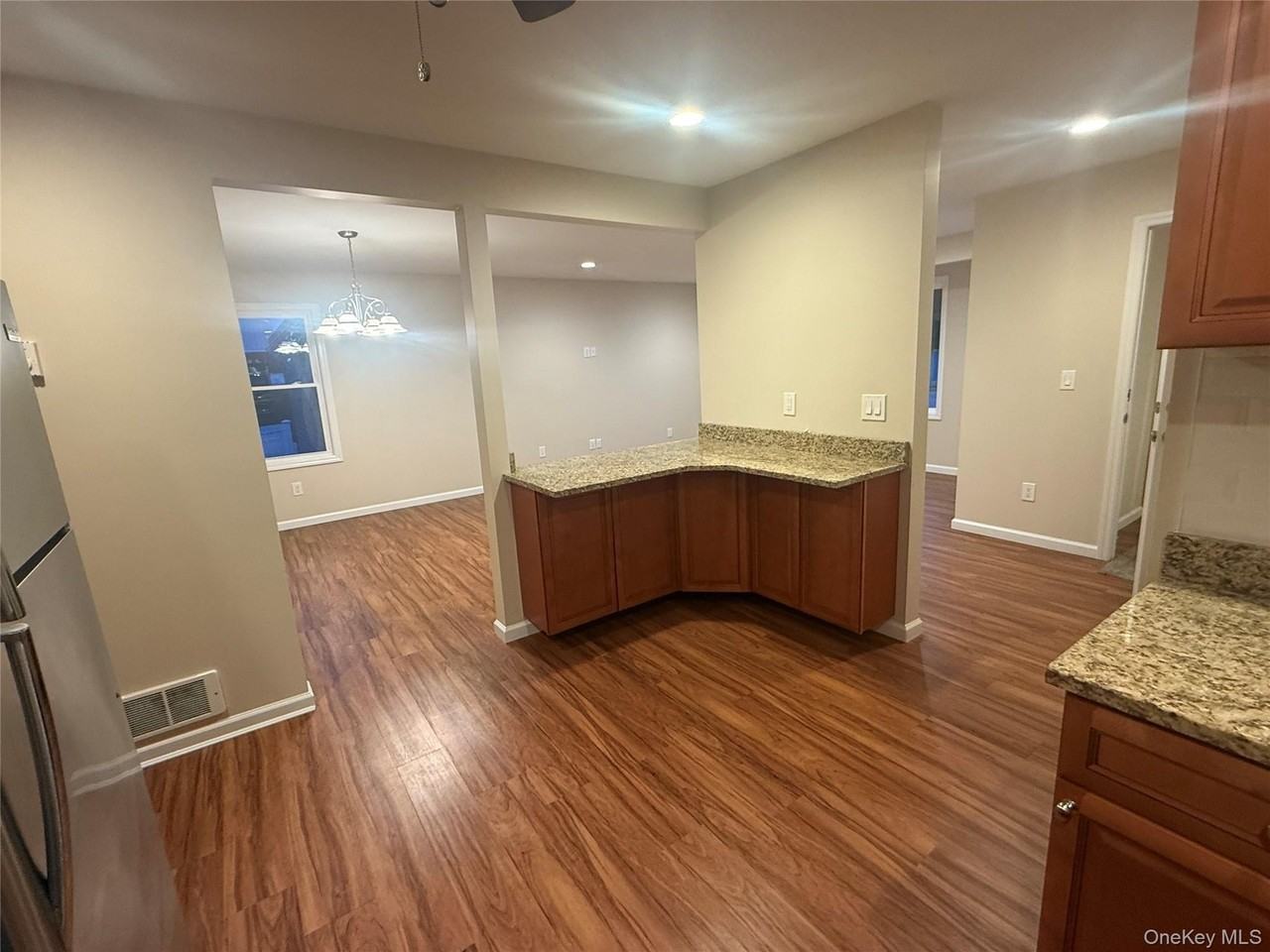 192 S Long Beach Rd - Photo 3 of 18