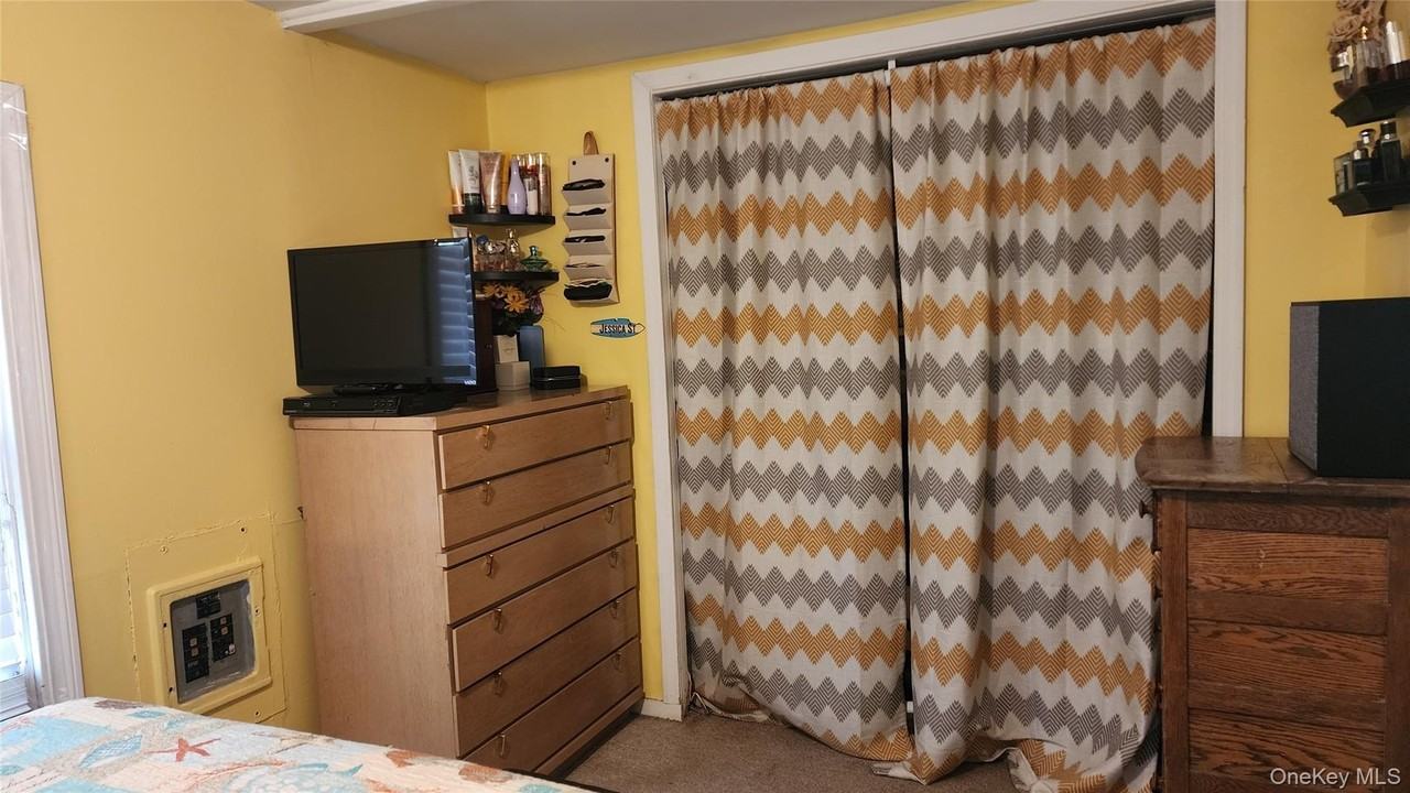 193 Commack Rd - Photo 6 of 41