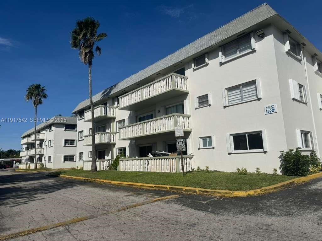 15201 Ne 6th Ave - Photo 2 of 8