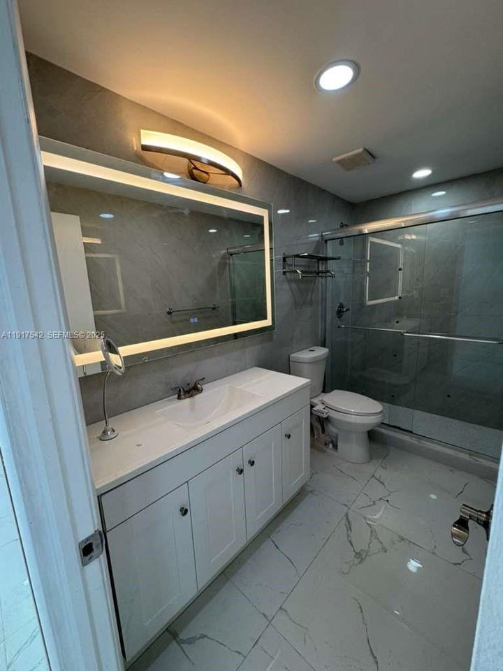 15201 Ne 6th Ave - Photo 4 of 8