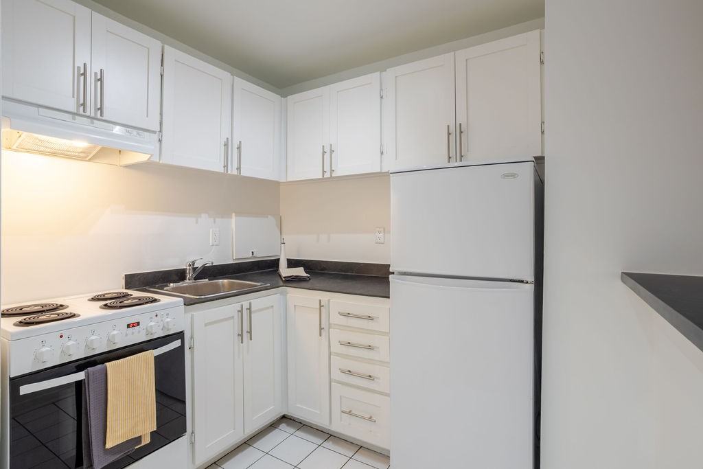 1530 Dr. Penfield - Photo 4 of 38