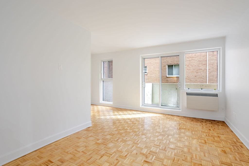 1530 Dr. Penfield - Photo 5 of 38