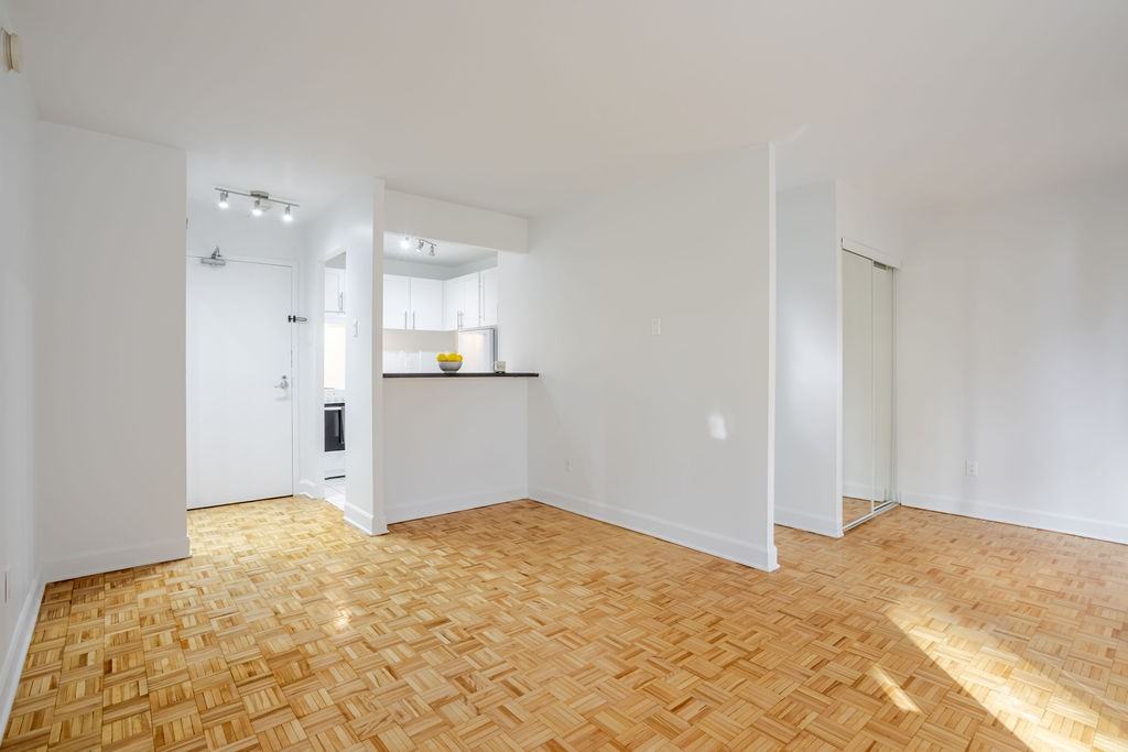 1530 Dr. Penfield - Photo 6 of 38