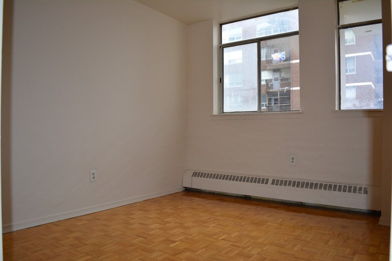 1111 Broadview Avenue - Photo 3 of 8