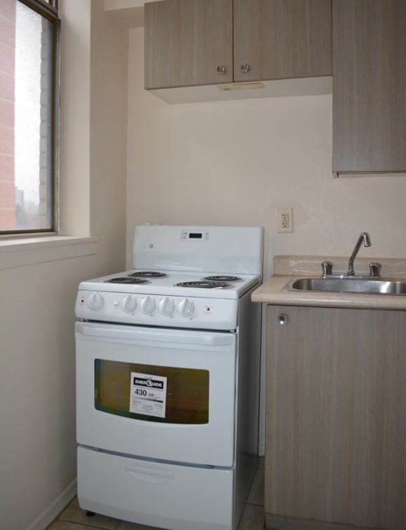 1111 Broadview Avenue - Photo 6 of 8