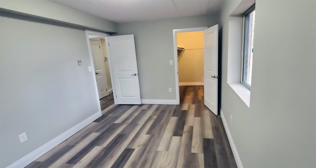 349 Queenston - Photo 4 of 44