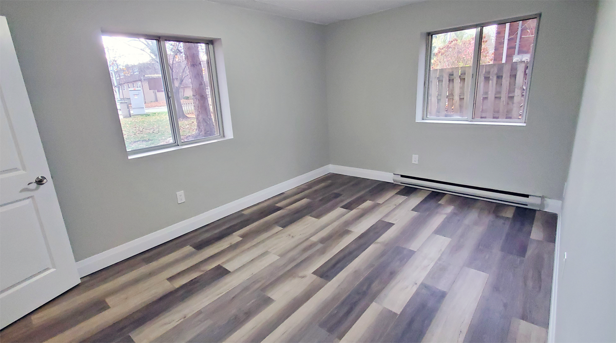 349 Queenston - Photo 5 of 44