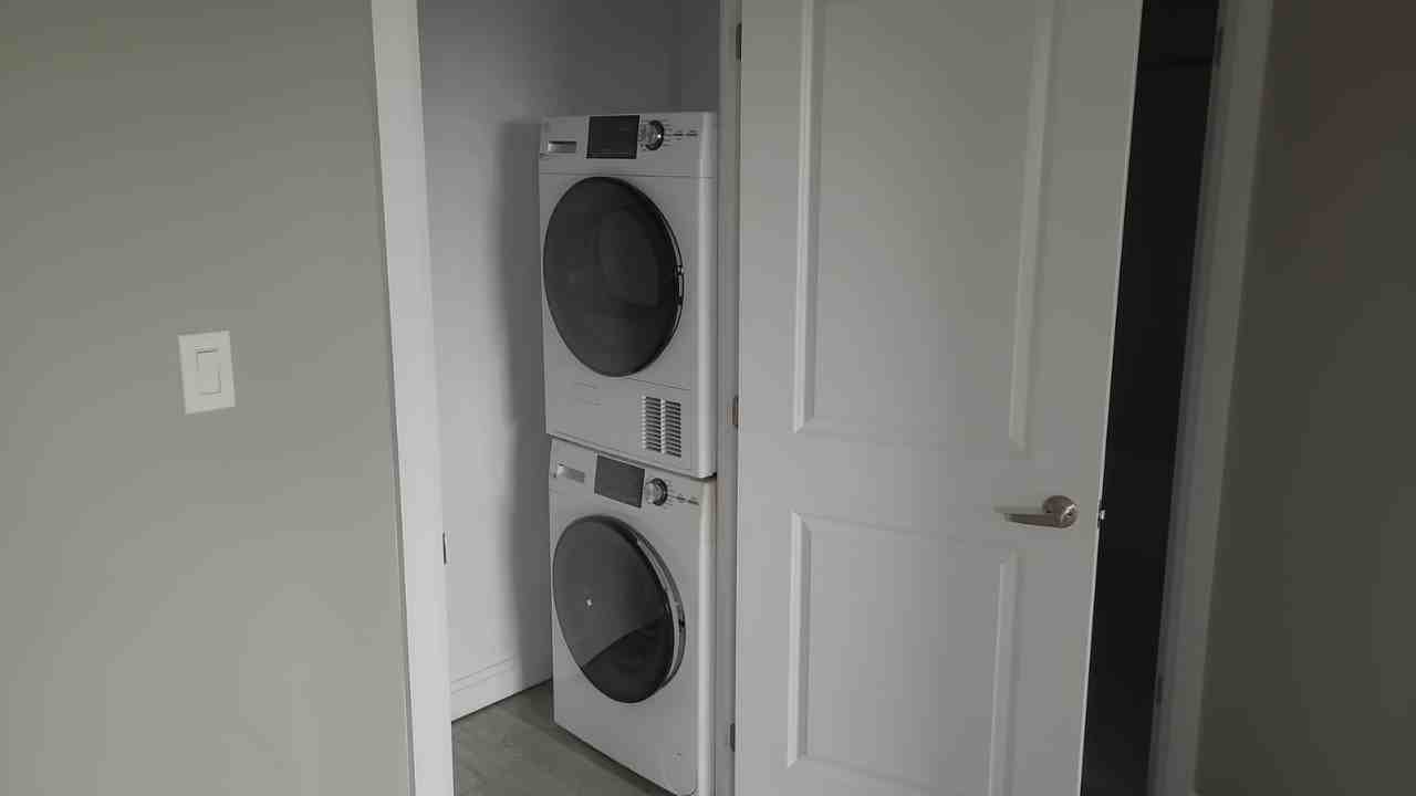 1 Humber Court - Photo 7 of 50