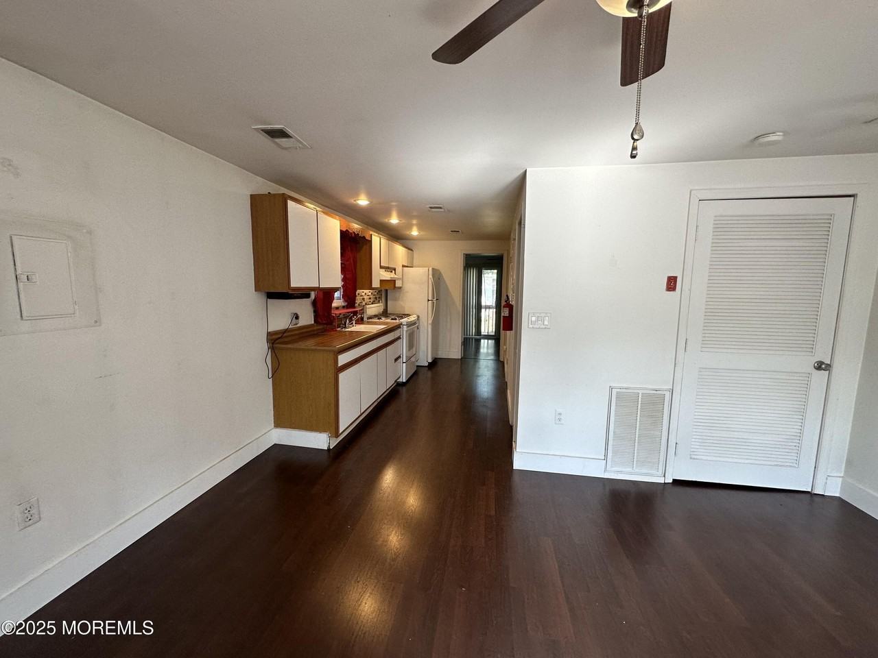 143 8th St - Photo 4 of 11