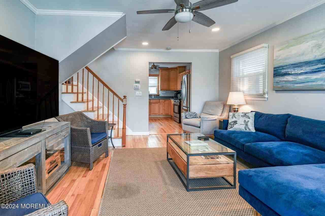 6 1/2 Embury Ave - Photo 5 of 24