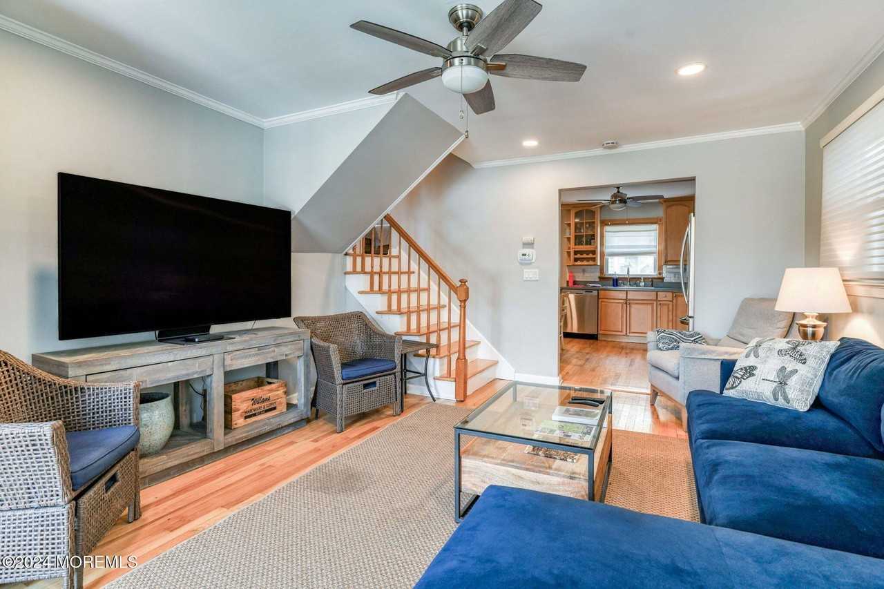 6 1/2 Embury Ave - Photo 6 of 24