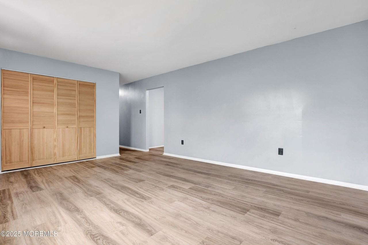 207 Coville Dr - Photo 2 of 15