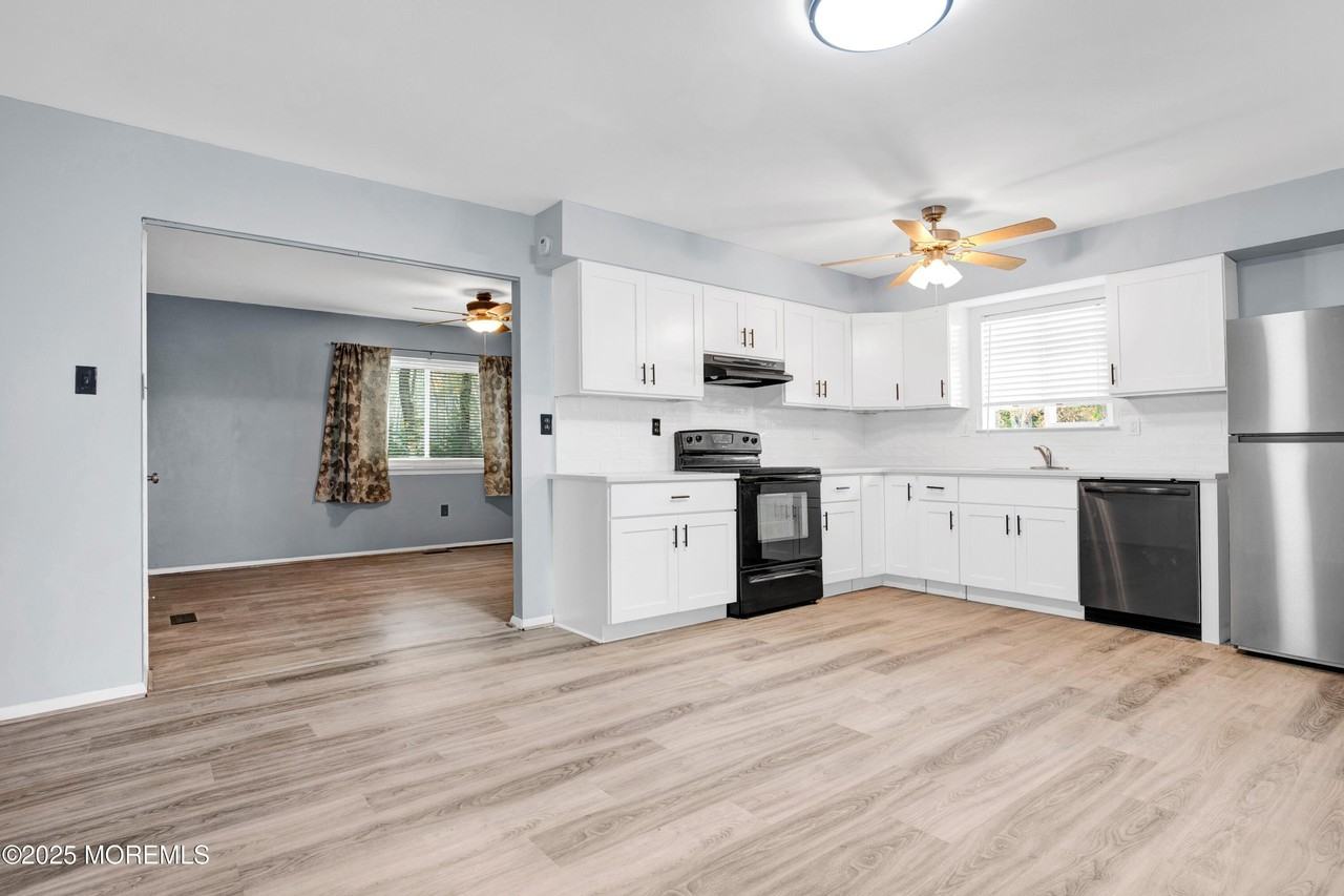 207 Coville Dr - Photo 3 of 15