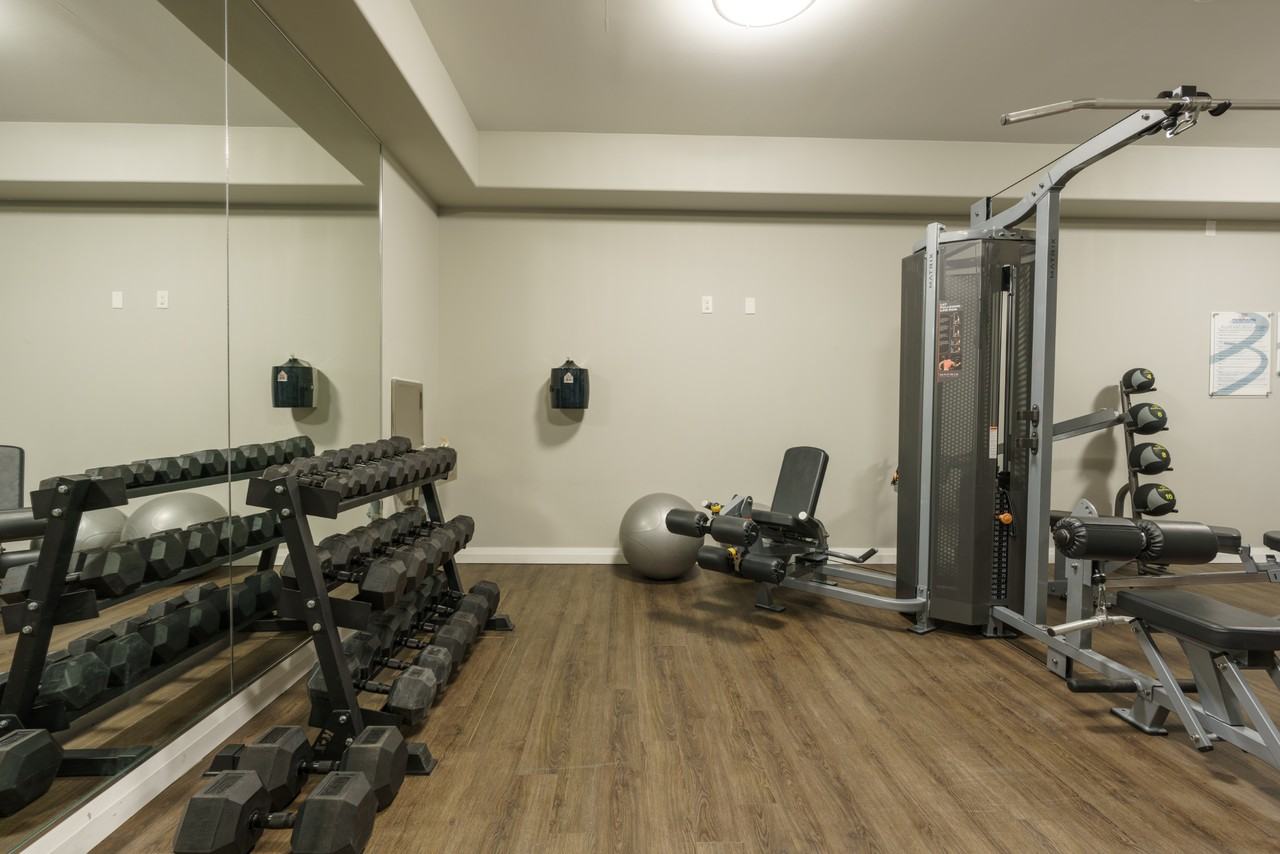 347 Hyland Drive - Photo 6 of 39