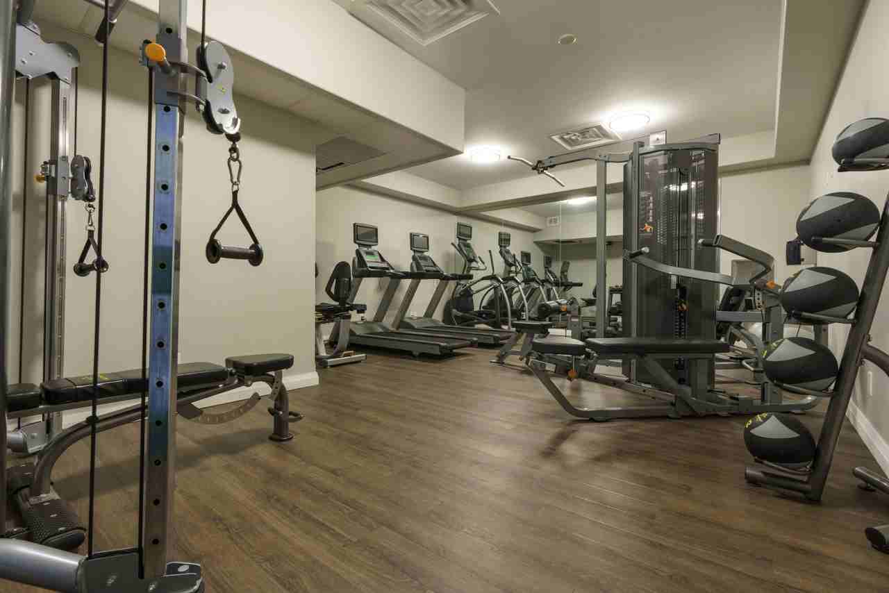 347 Hyland Drive - Photo 7 of 39