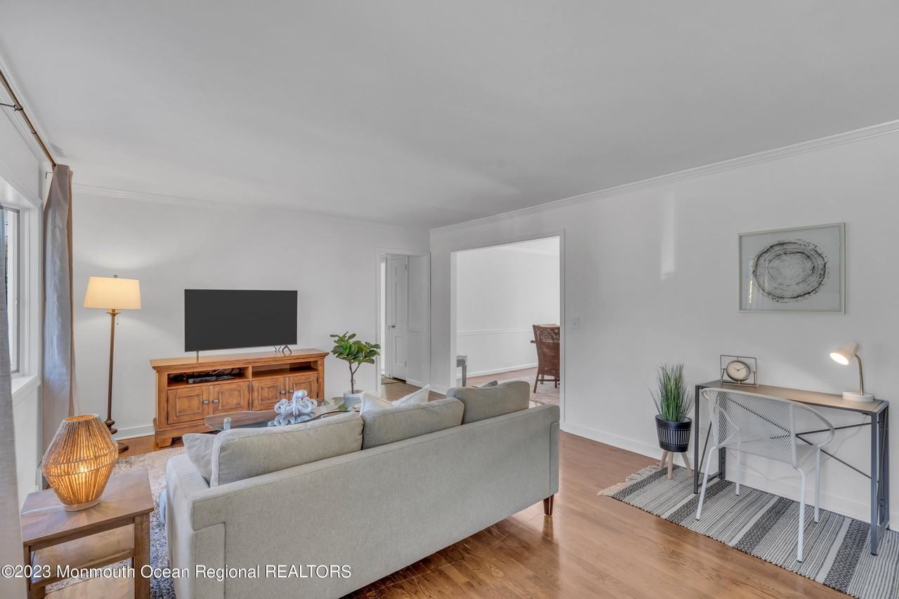 608 Brielle Ave - Photo 5 of 50