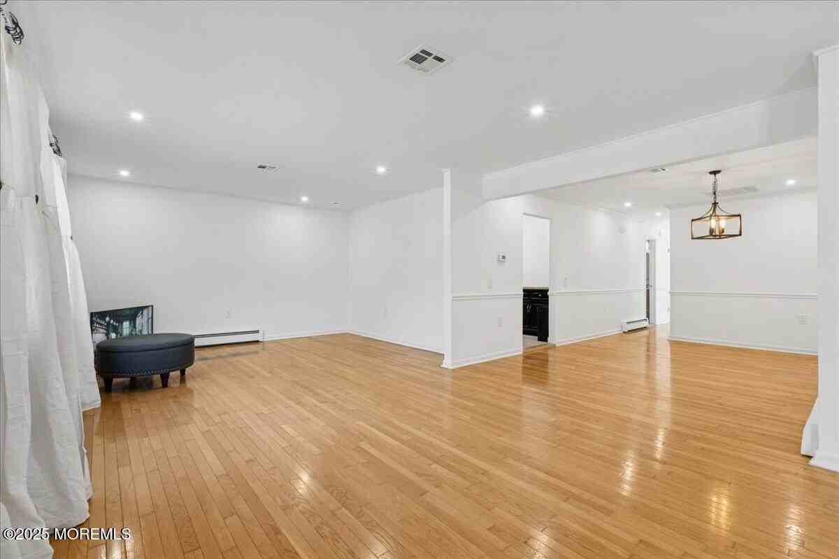 57 Selkirk Ave - Photo 7 of 24