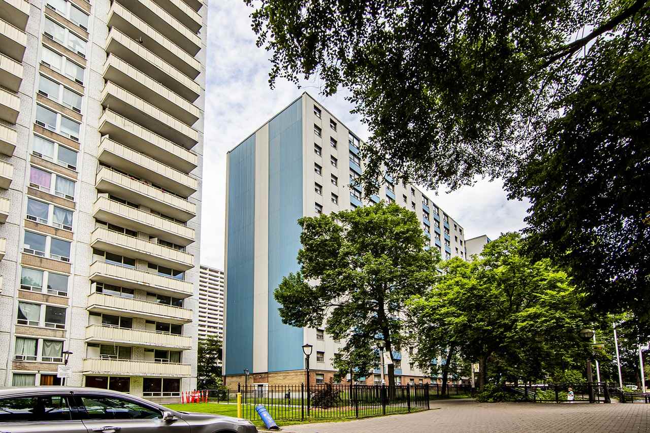 700 Ontario Street - Photo 4 of 27