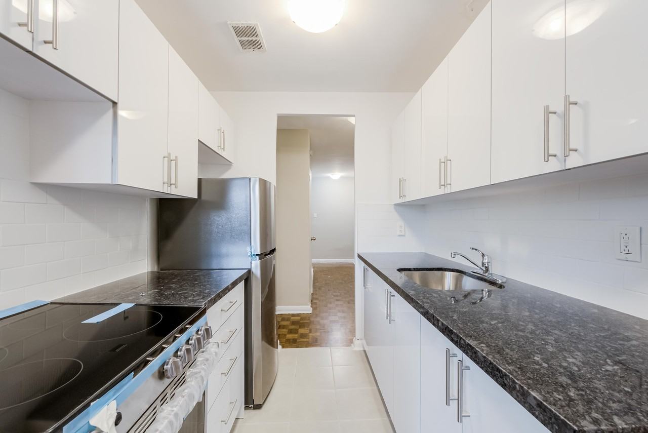 225-227 Cosburn Ave - Photo 4 of 17