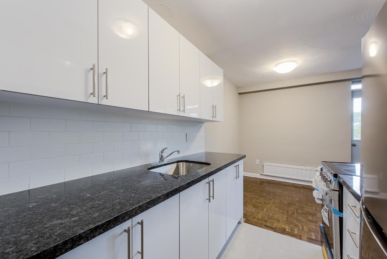 225-227 Cosburn Ave - Photo 6 of 17