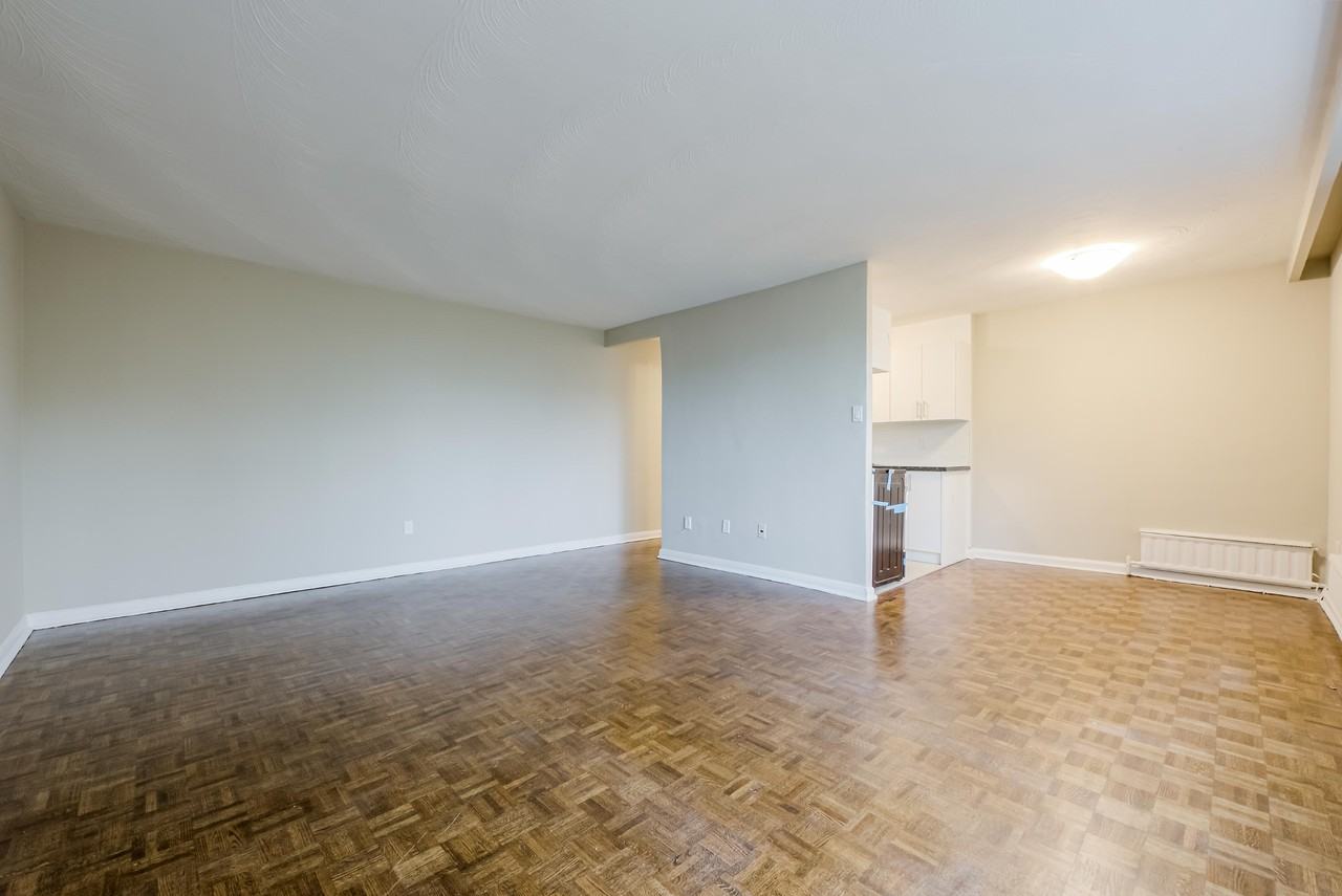 225-227 Cosburn Ave - Photo 7 of 17