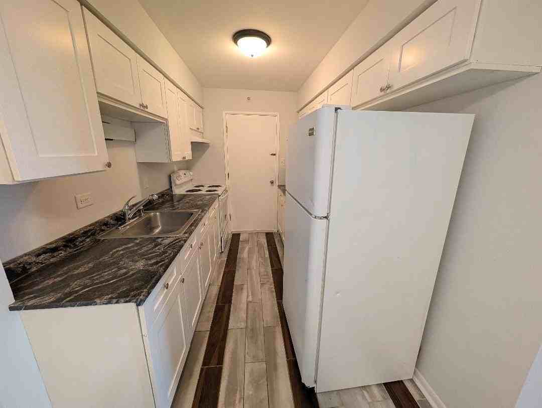 17515 Sandalwood Dr #303 - Photo 2 of 15