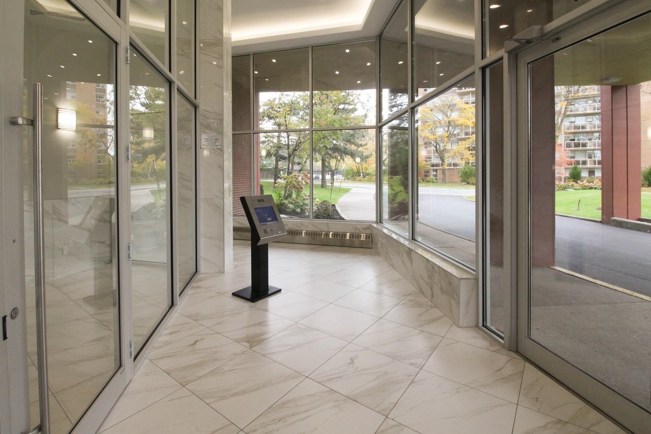 1276 Islington Ave - Photo 4 of 14