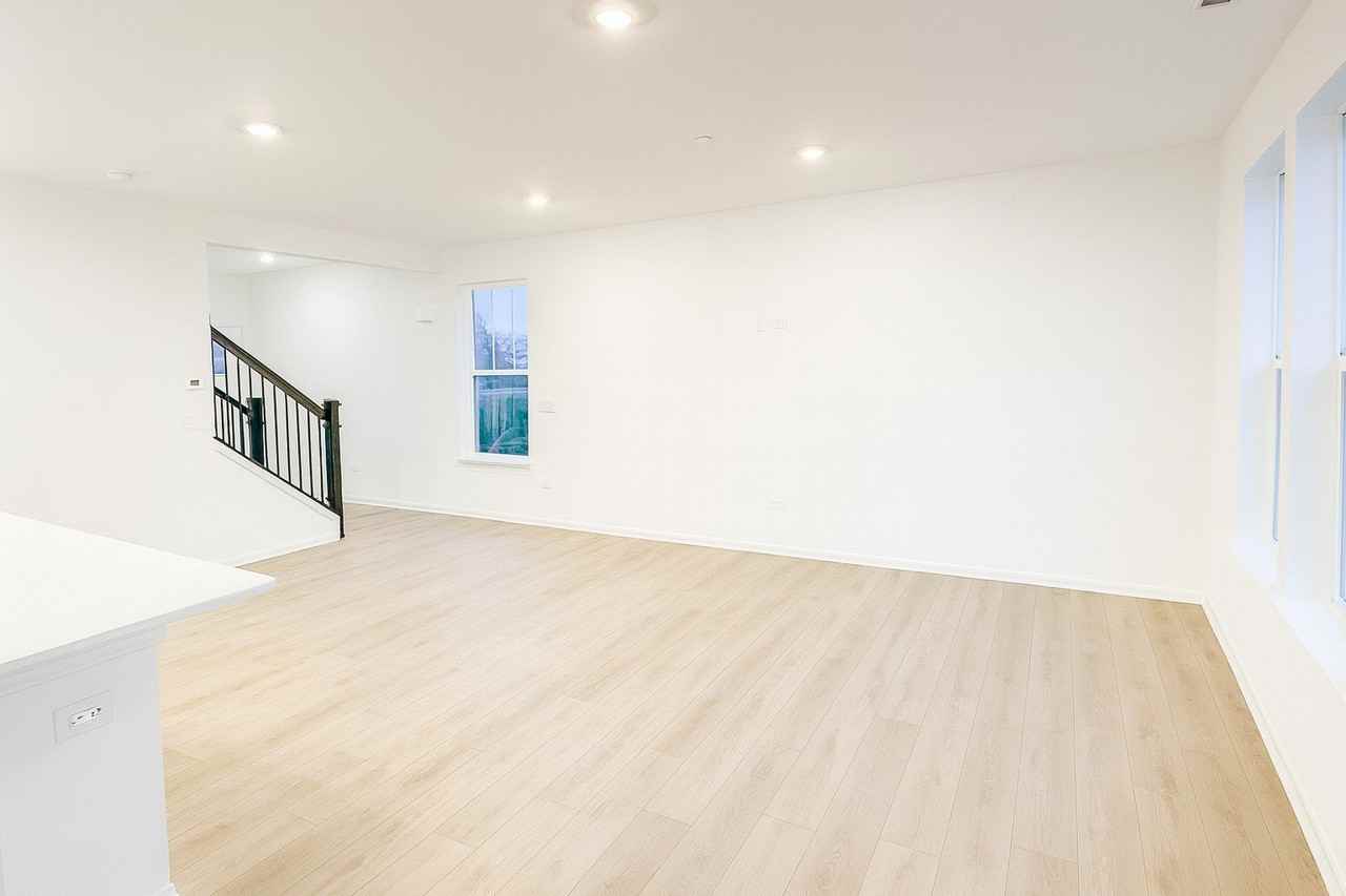 16503 W Golden Valley Ln - Photo 4 of 12