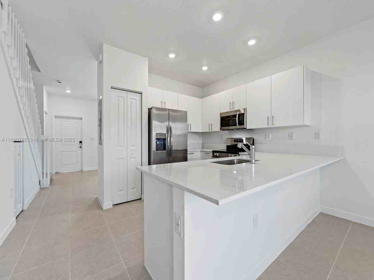 1534 Se 27th Rd - Photo 2 of 6