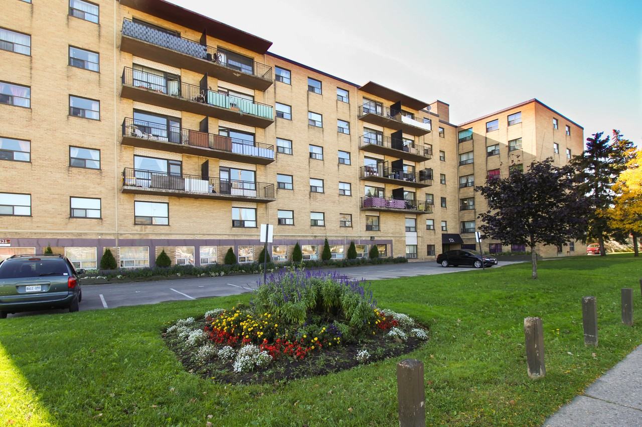 521 Finch Avenue West - Photo 2 of 8