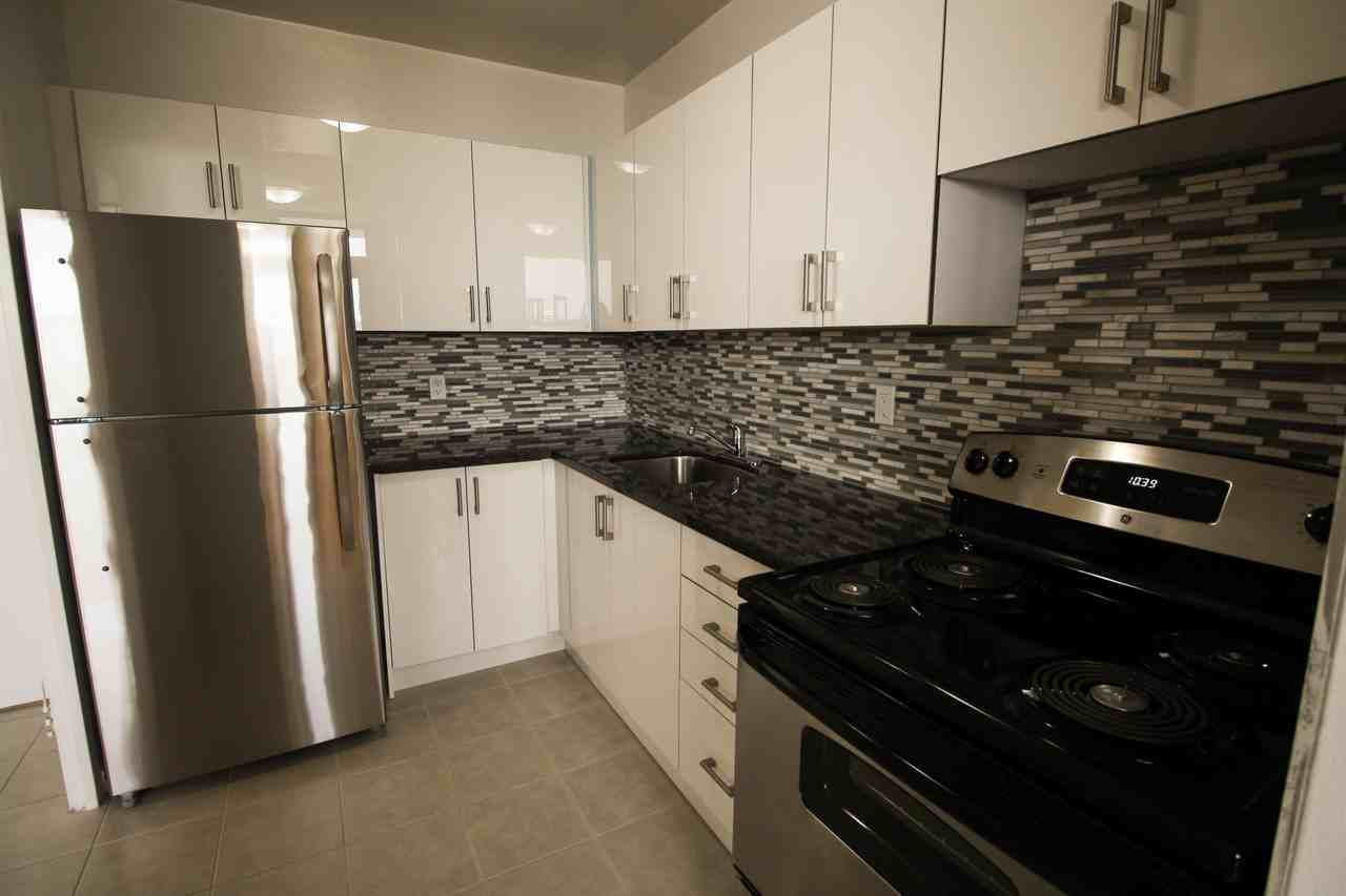 Imperial Towers - 90 Tyndall - Photo 2 of 12