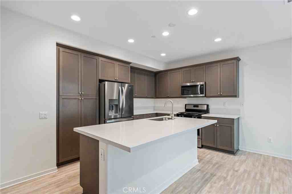 11082 Panoramic Dr - Photo 3 of 48