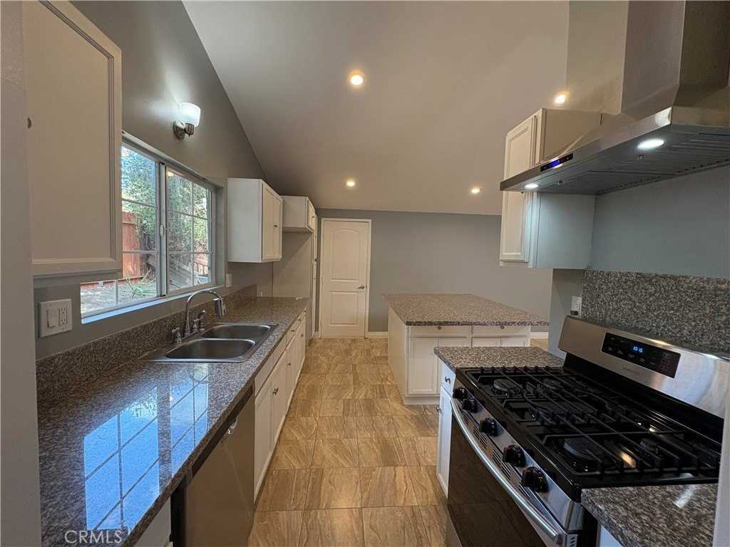 20416 Coulson St - Photo 2 of 9