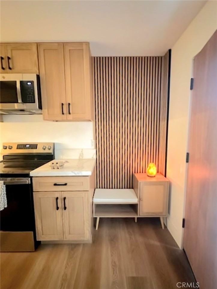 21054 Runnymede St - Photo 4 of 16