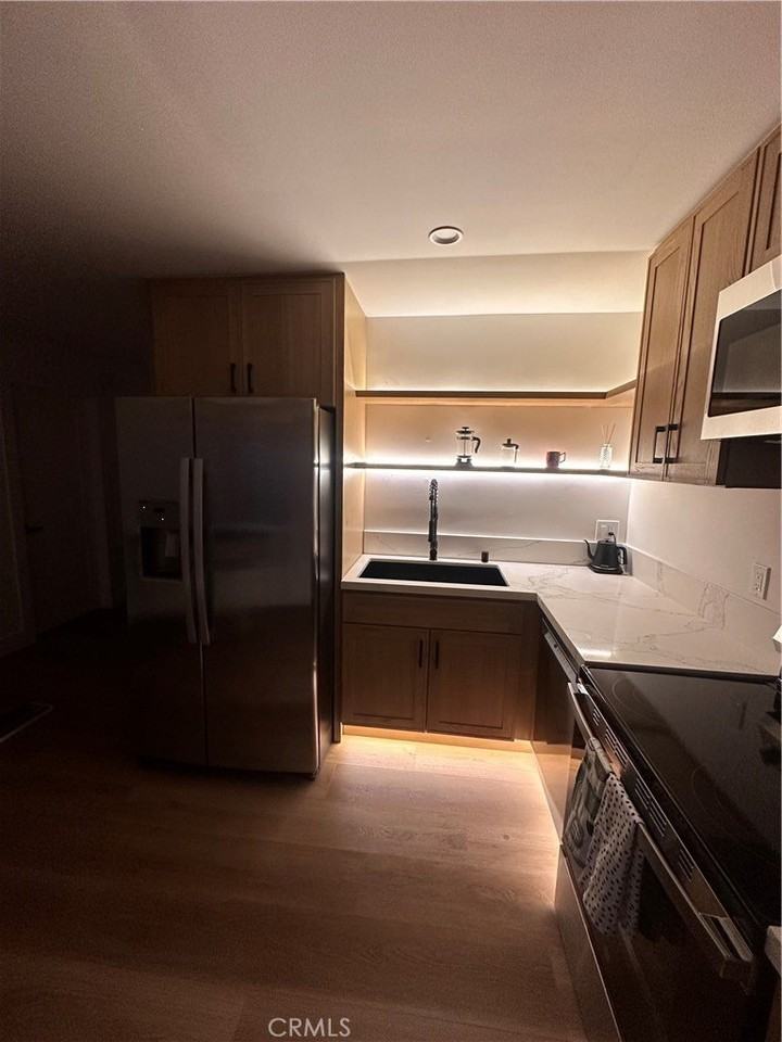 21054 Runnymede St - Photo 5 of 16