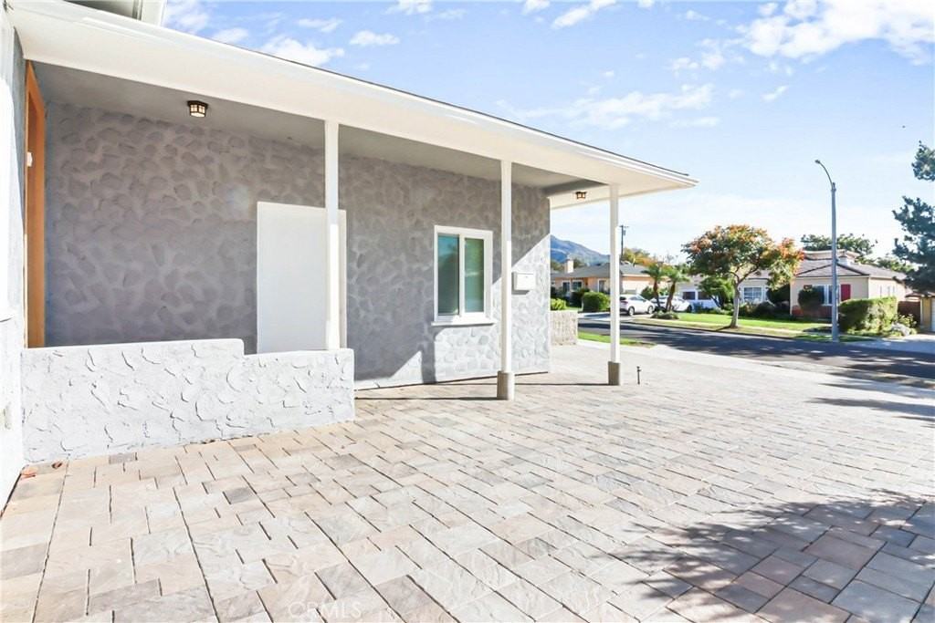 721 E Elmwood Ave - Photo 2 of 26