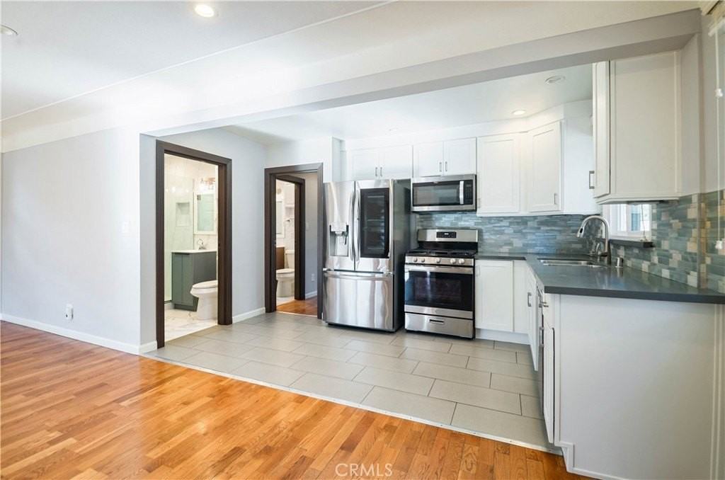 721 E Elmwood Ave - Photo 7 of 26