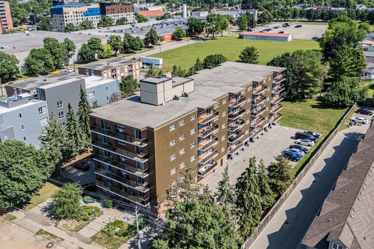 444 Connaught St - Photo 3 of 4