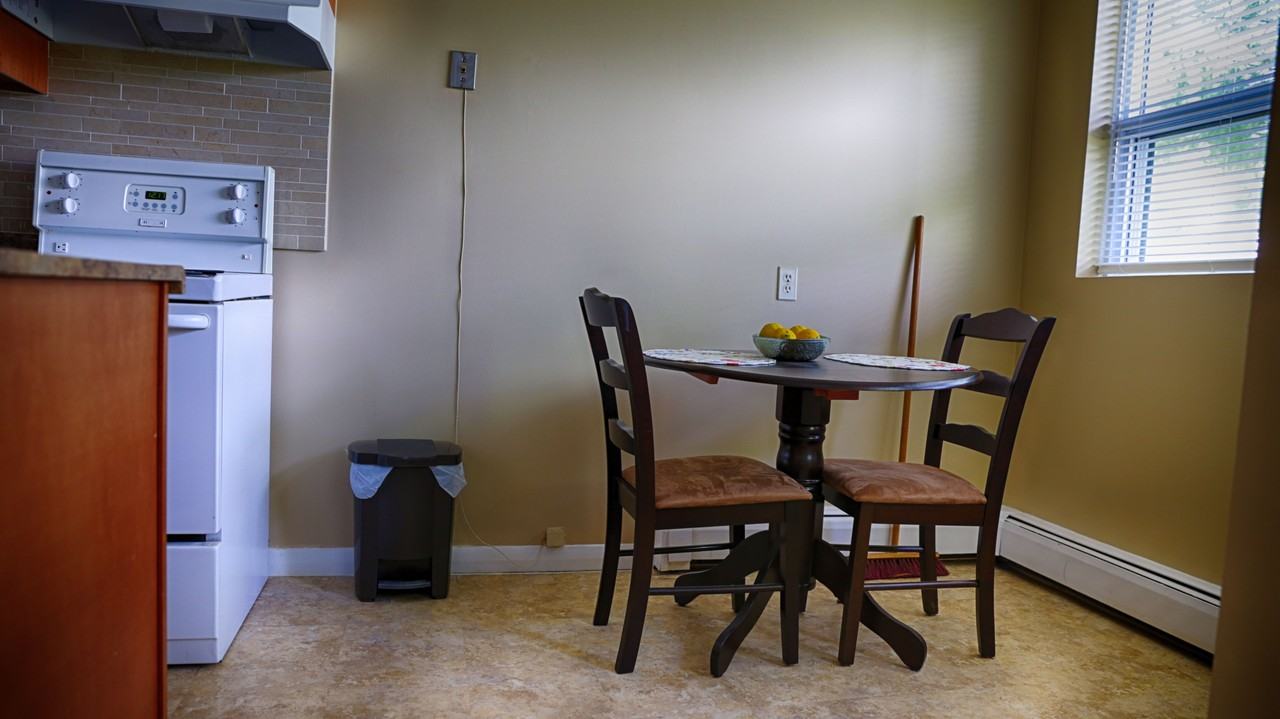 205 Lorraine Ave - Photo 4 of 12