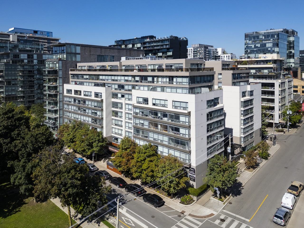 Fifty on the Park - Photo 3 of 31