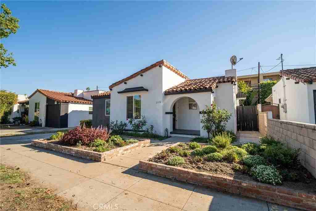 2370 Pine Ave - Photo 2 of 23