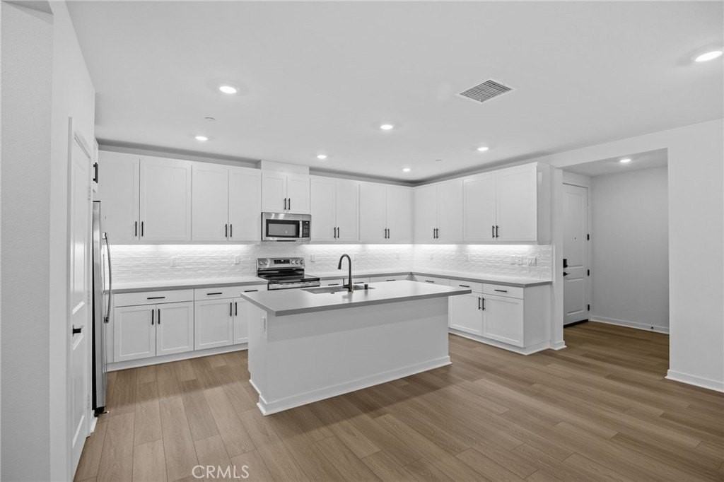 6137 Valentina Way #201 - Photo 5 of 36