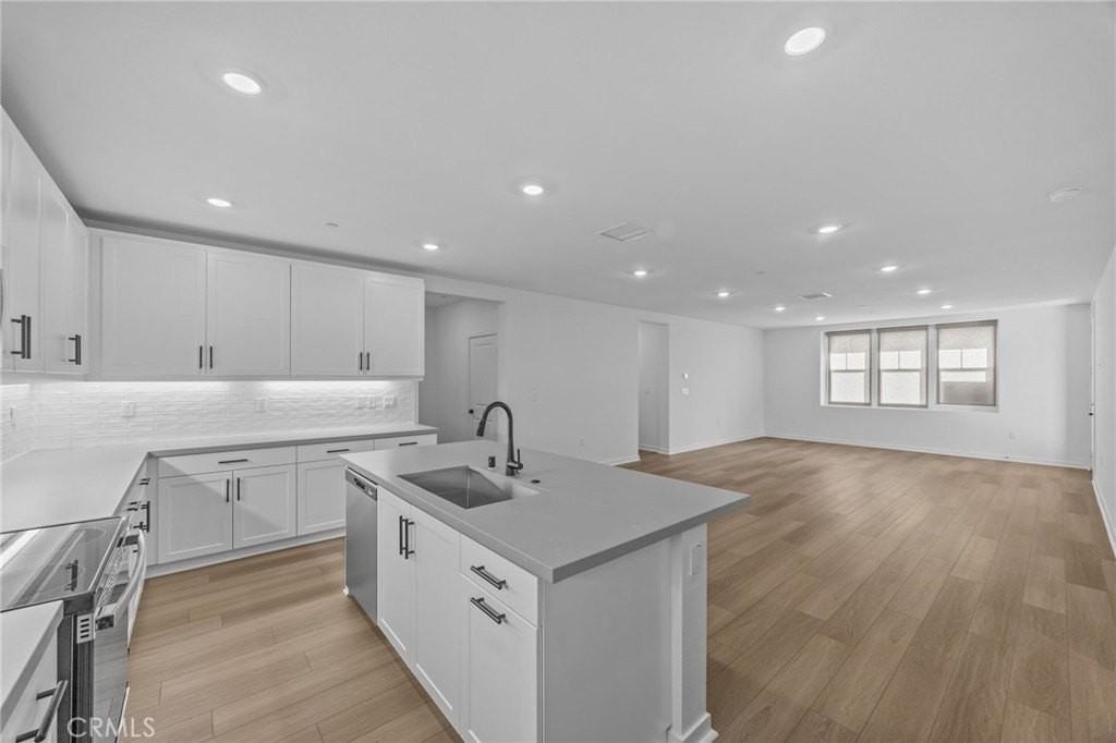 6137 Valentina Way #201 - Photo 7 of 36