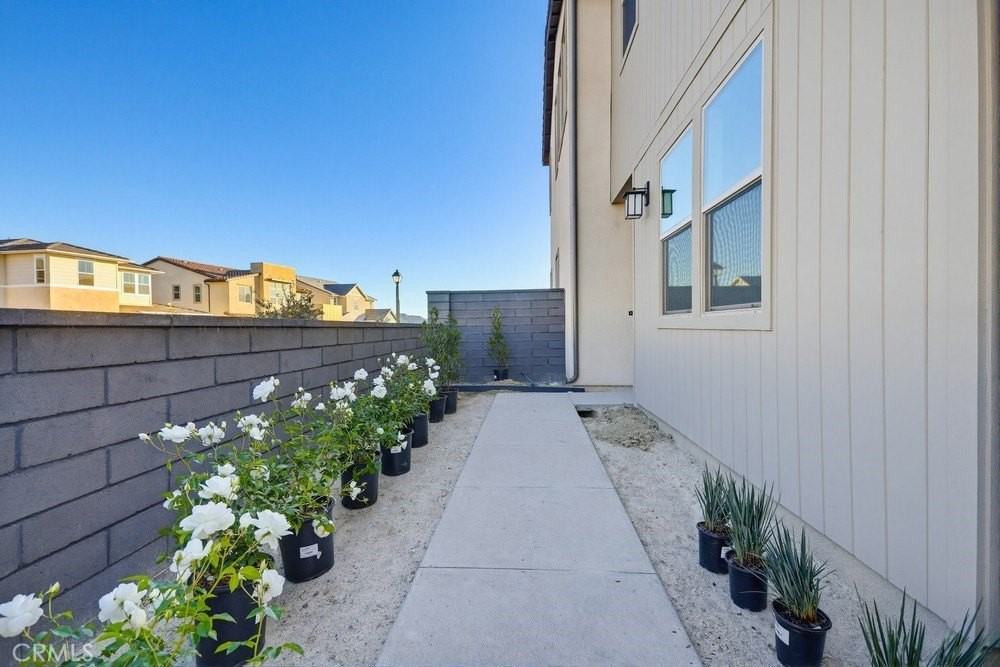 452 Botanic Way - Photo 3 of 50