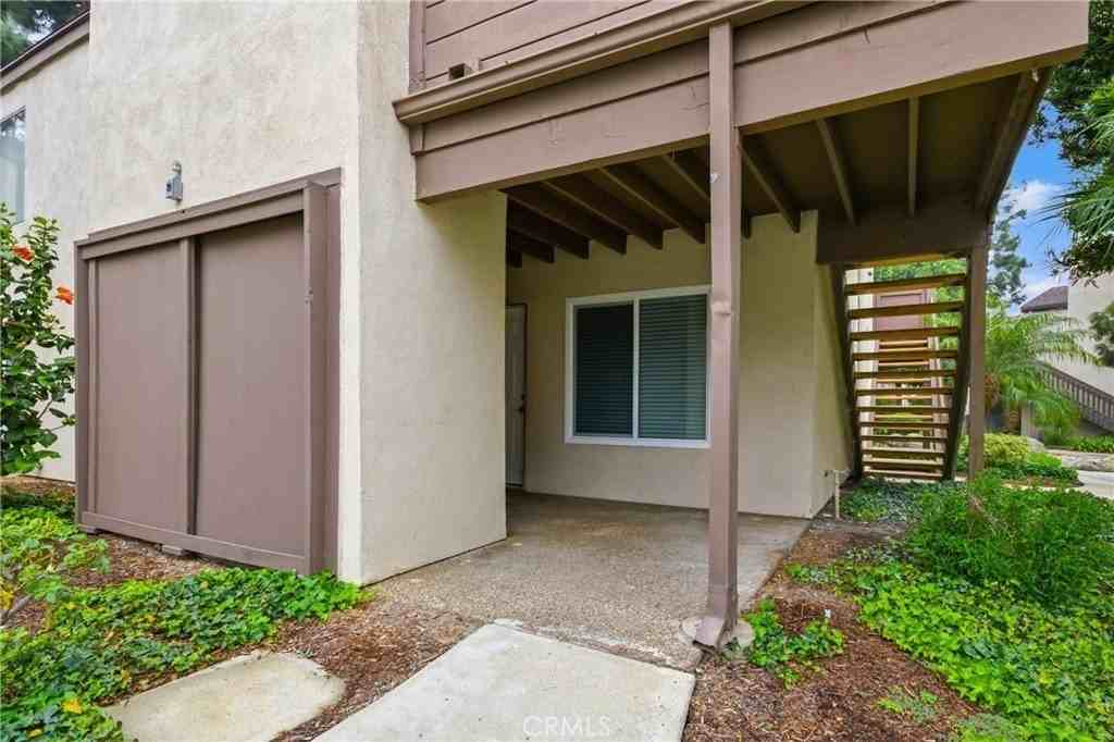 1422 Cabrillo Park Dr #B - Photo 3 of 24