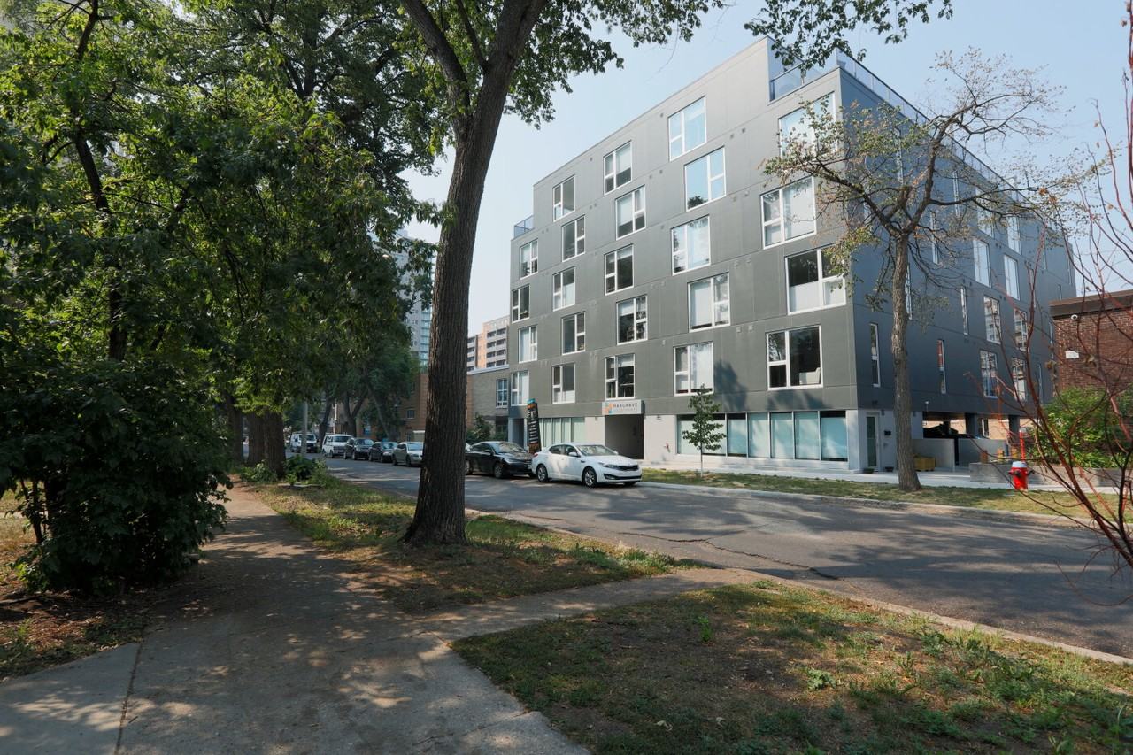 50 Hargrave Apartments - Photo 7 of 16