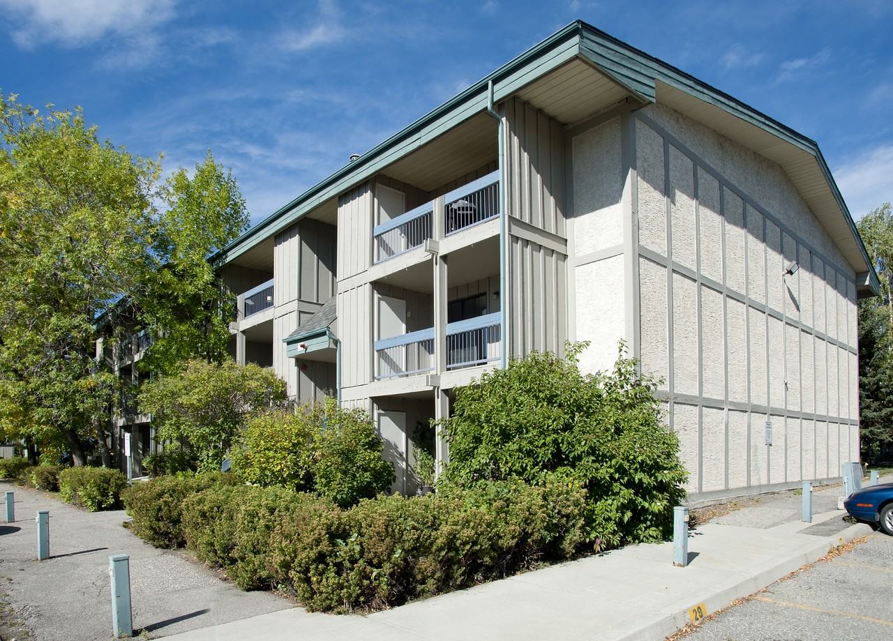 Cedars Of Calgary - Photo 3 of 32