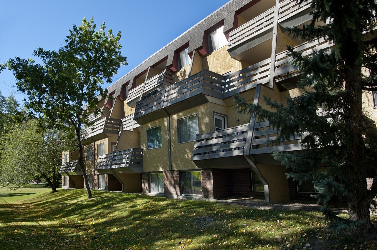 Dalgetty Village - Photo 2 of 14